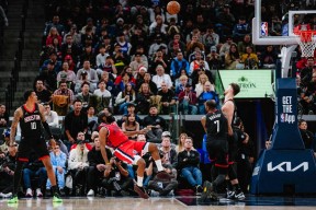 雷速体育- 哈登在中国前呼后拥万人追捧 