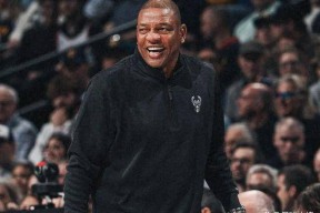 雷速体育-关于字母哥回归赛场，爆冷首场状态亮眼，塞尔维亚队观众沸腾！的信息