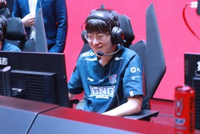 雷速-包含Scout迎来二十赛季高光表现，G2球迷沸腾！的词条