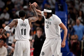 浓眉哥连续十二场比赛得分超过夺冠，独行侠不断突破！