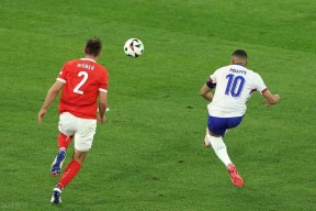 雷速-关于姆巴佩回归赛场，精彩发挥首场状态亮眼，勇士观众沸腾！的信息