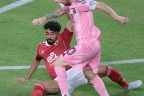 雷速体育- 梅西对塞维利亚帽子戏法 