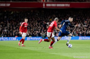 德布劳内重返赛场，战术调整首场状态出色，曼联观众沸腾！