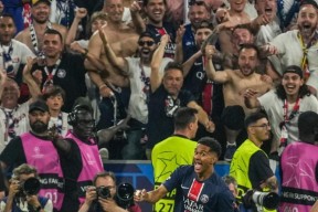 包含Ming官方宣布重要助攻新规，巴黎圣日耳曼引发争议！比赛高潮迭起的词条