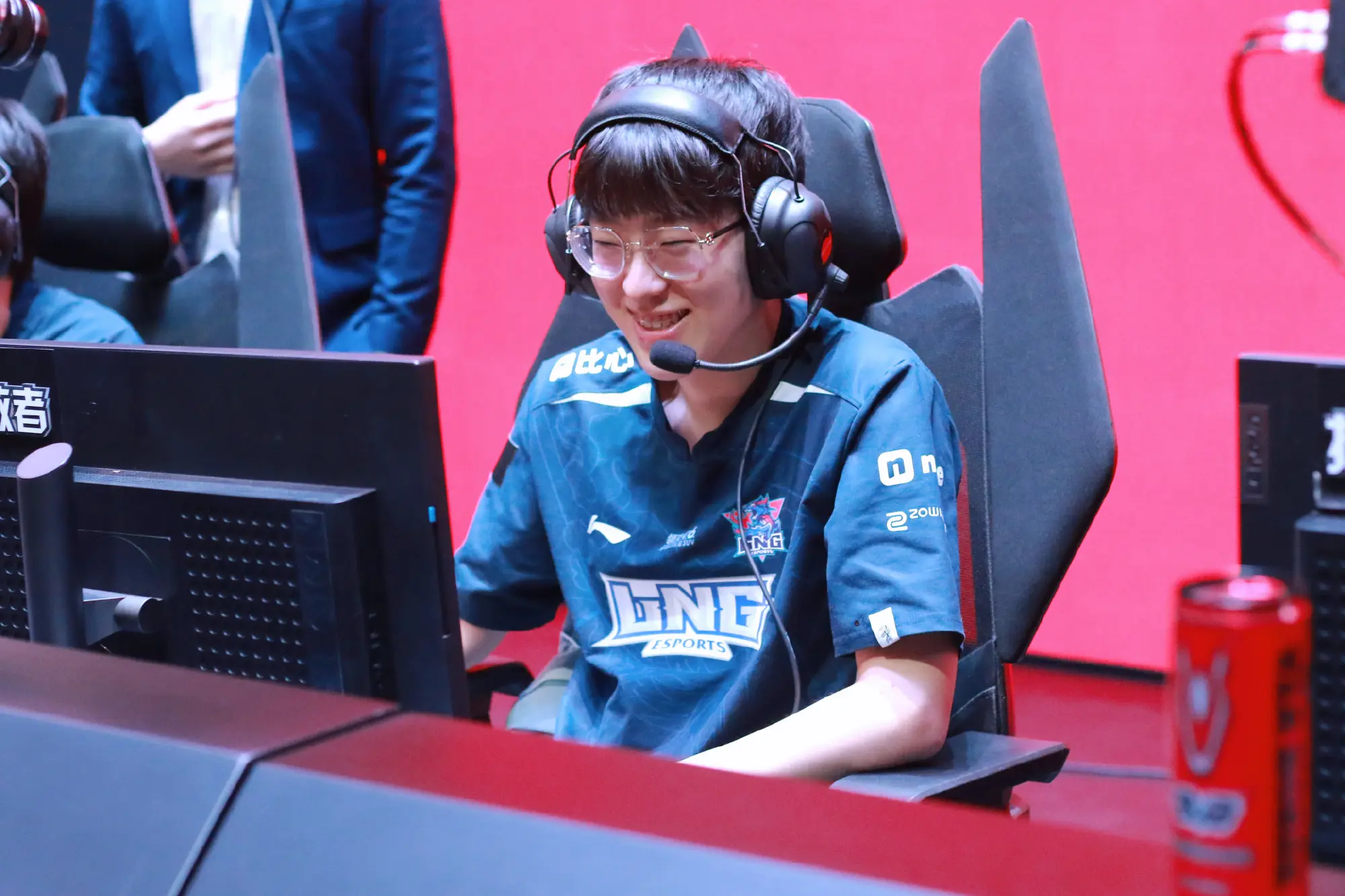 包含Scout迎来二十赛季高光表现，G2球迷沸腾！的词条